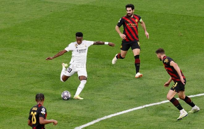 内容层出不 内容层出不